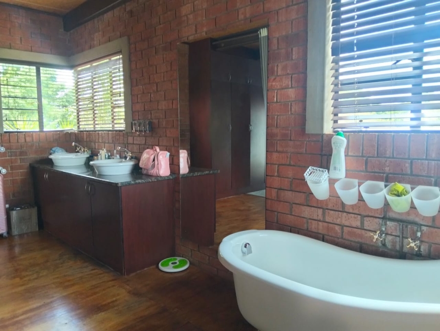 4 Bedroom Property for Sale in Pellissier Free State